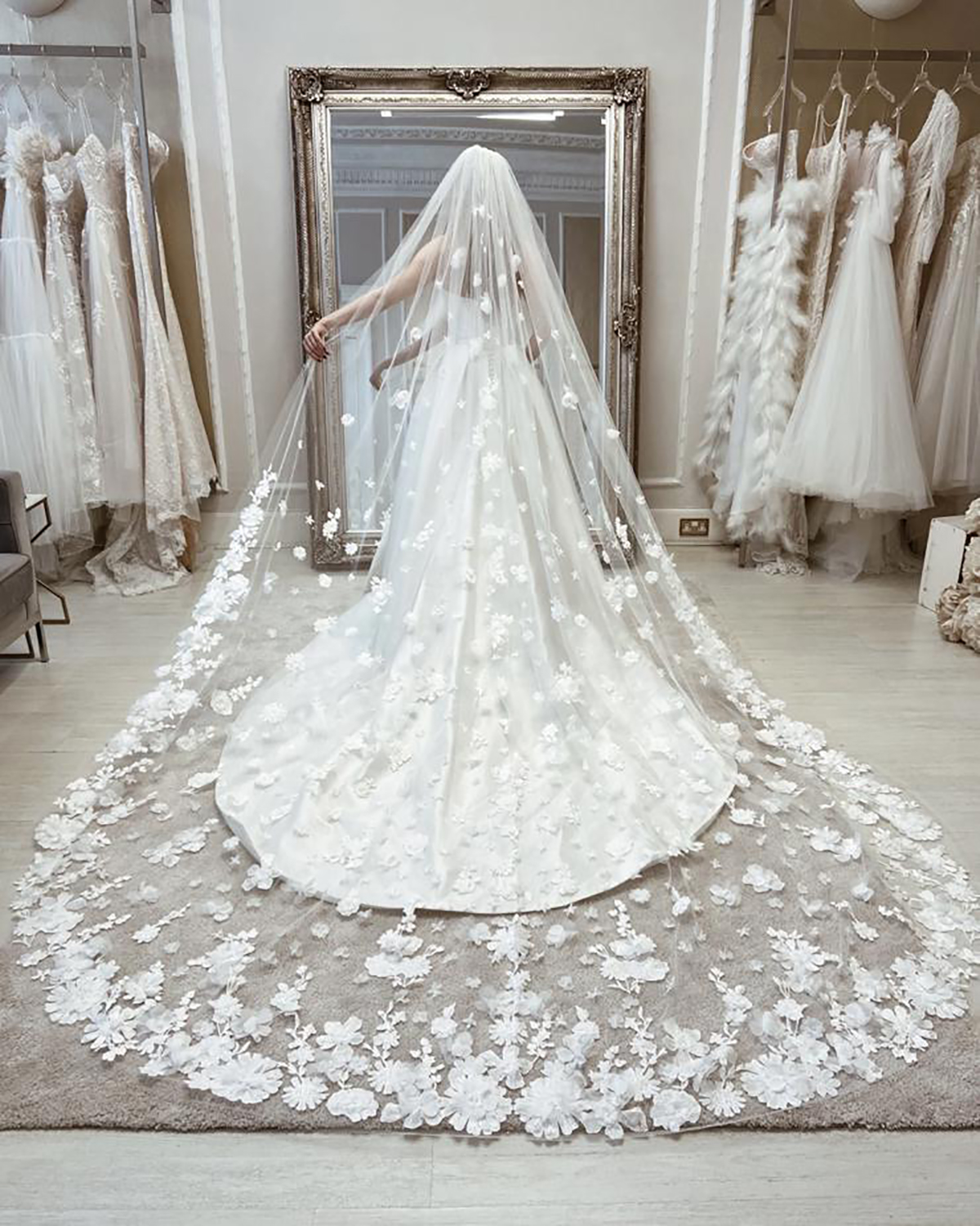 Women\'s 3M Long Cathedral Lace Wedding Bridal Veil with Comb Scallop Lace Mantilla Wedding Veil With Comb, Cathedral  main image 2